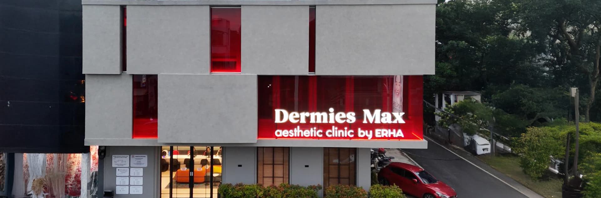 DERMIES Max is a brand with the sole vision of expanding the reach of dermatology to a wider market. Giving you confidence, beauty, and solutions to any and all skin related issues.